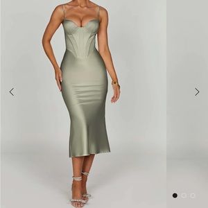 Brand new wedding guest dress, never worn. Did not fit me.